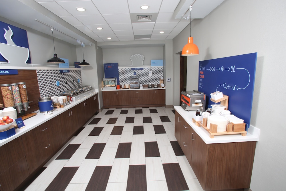 Holiday Inn Express McCook by IHG - photo 19