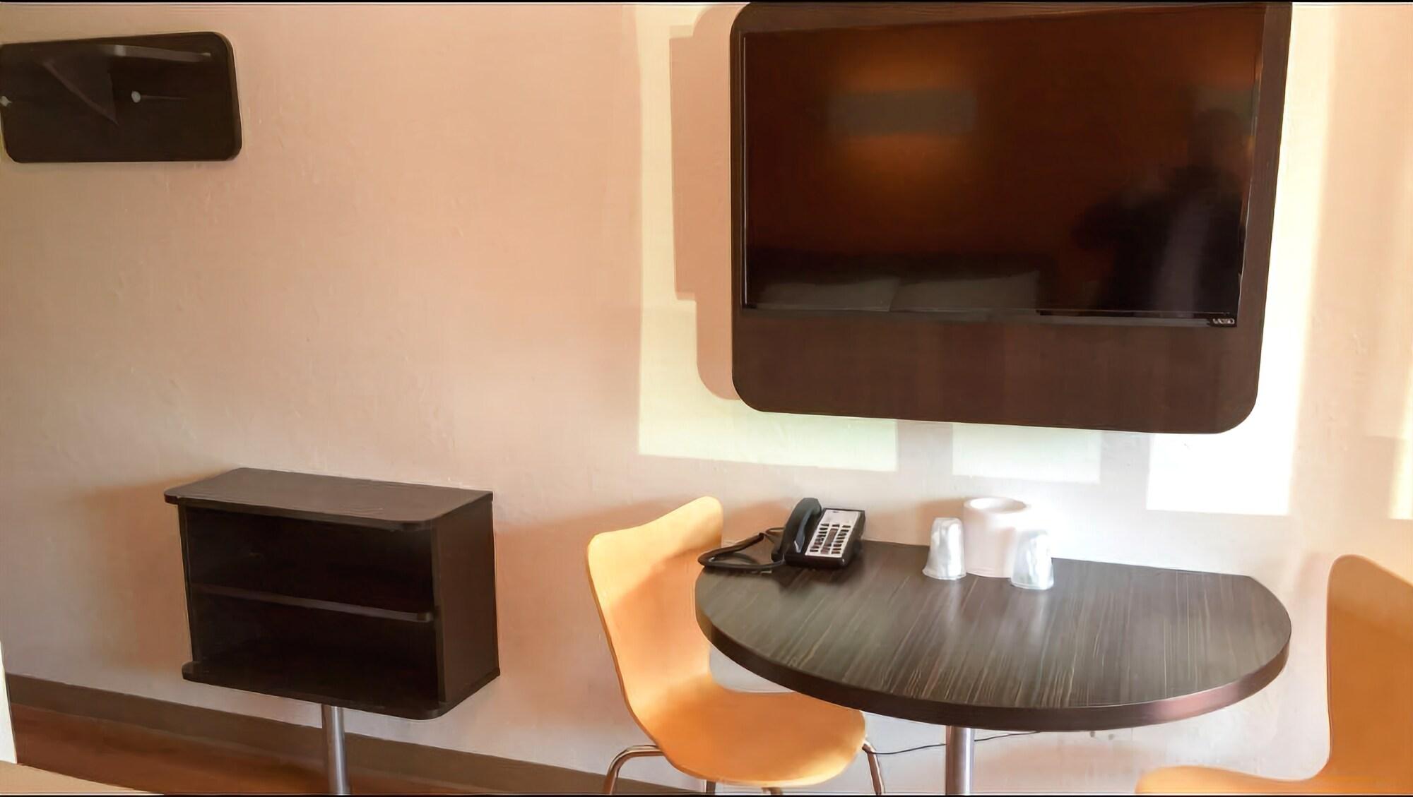Travelodge By Wyndham Sacramento Convention Center - photo 19