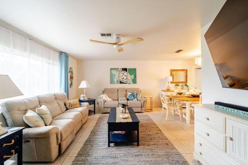 Peaceful Pool Ocean Access Home Pets Welcome — 4-Star Luxury Hotel in Port Charlotte, United States