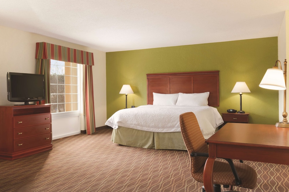 Hampton Inn & Suites Greenfield - photo 9