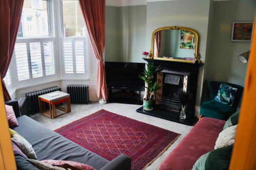 Picton House 3 bed house with decking and garden central Ramsgate — 4-Star Luxury Hotel in Ramsgate, United Kingdom
