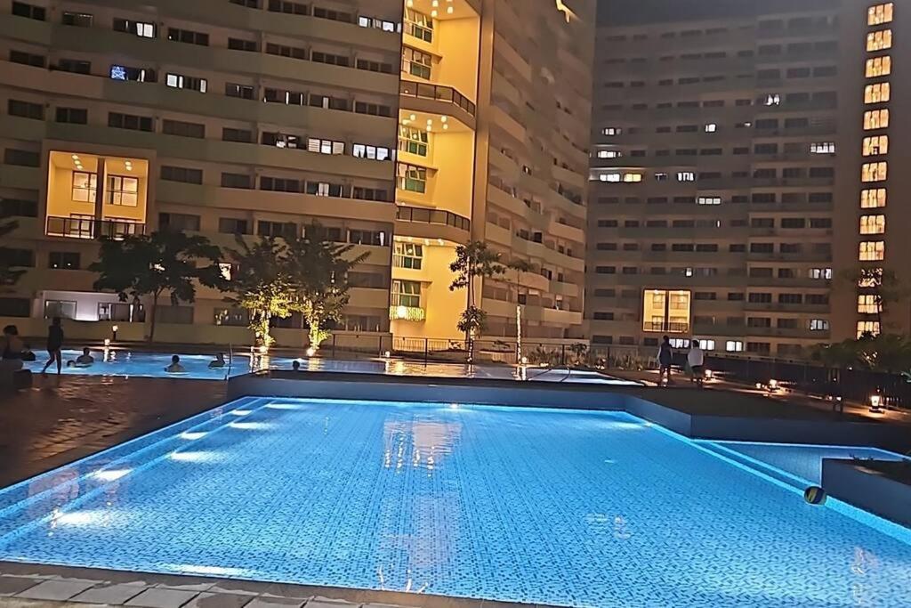 Private condo w balcony near Batasan Ateneo UP Diliman The Residences at Commonwealth — 4-Star Luxury Hotel in Manila, Philippines