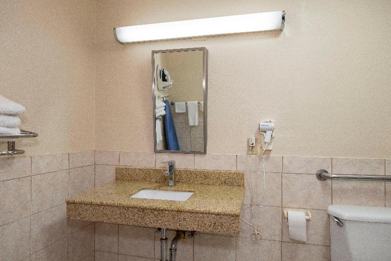 Red Roof Inn Muscle Shoals - photo 22