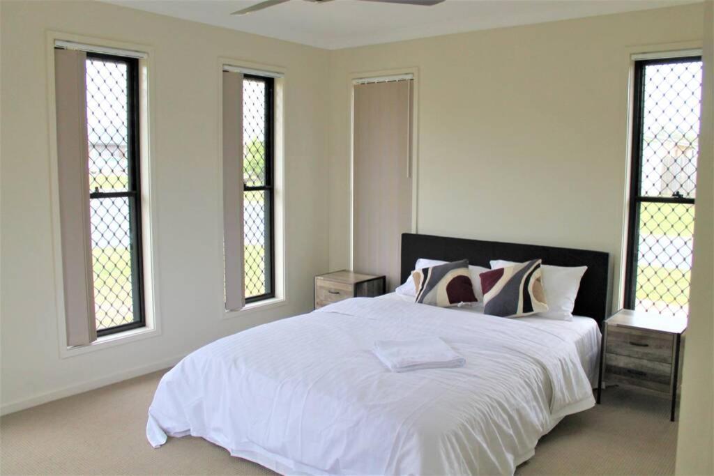 Christa's 4Bedroom Entire Private House Gladstone City — 4-Star Luxury Hotel in Gladstone, Australia