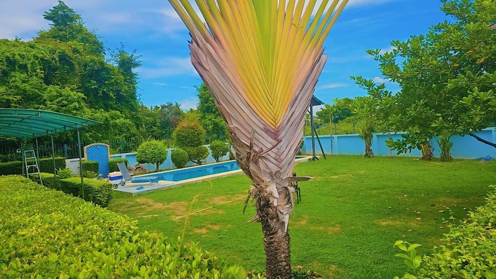 Pattaya Paradise Pool villa with Garden 3BR — 4-Star Luxury Hotel in Nong Prue, Thailand