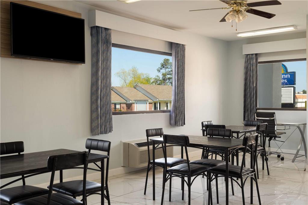 Days Inn & Suites by Wyndham Byram - photo 6