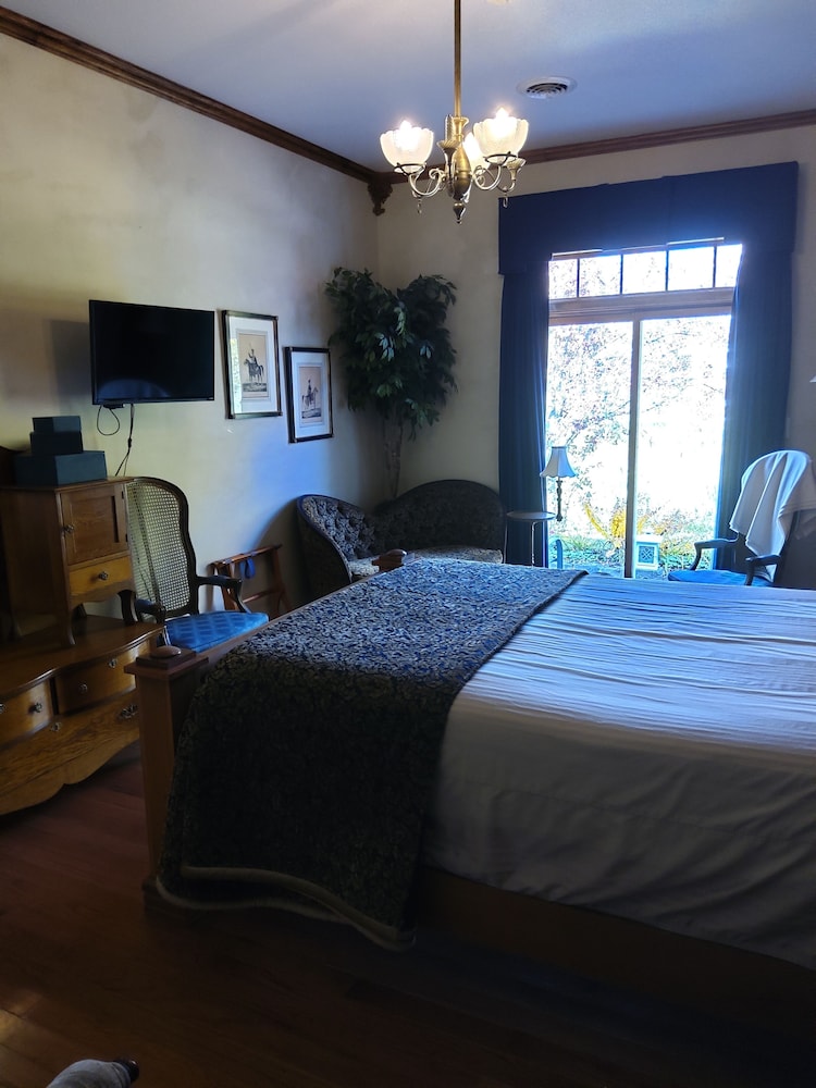 Inntiquity A Country Inn - photo 20