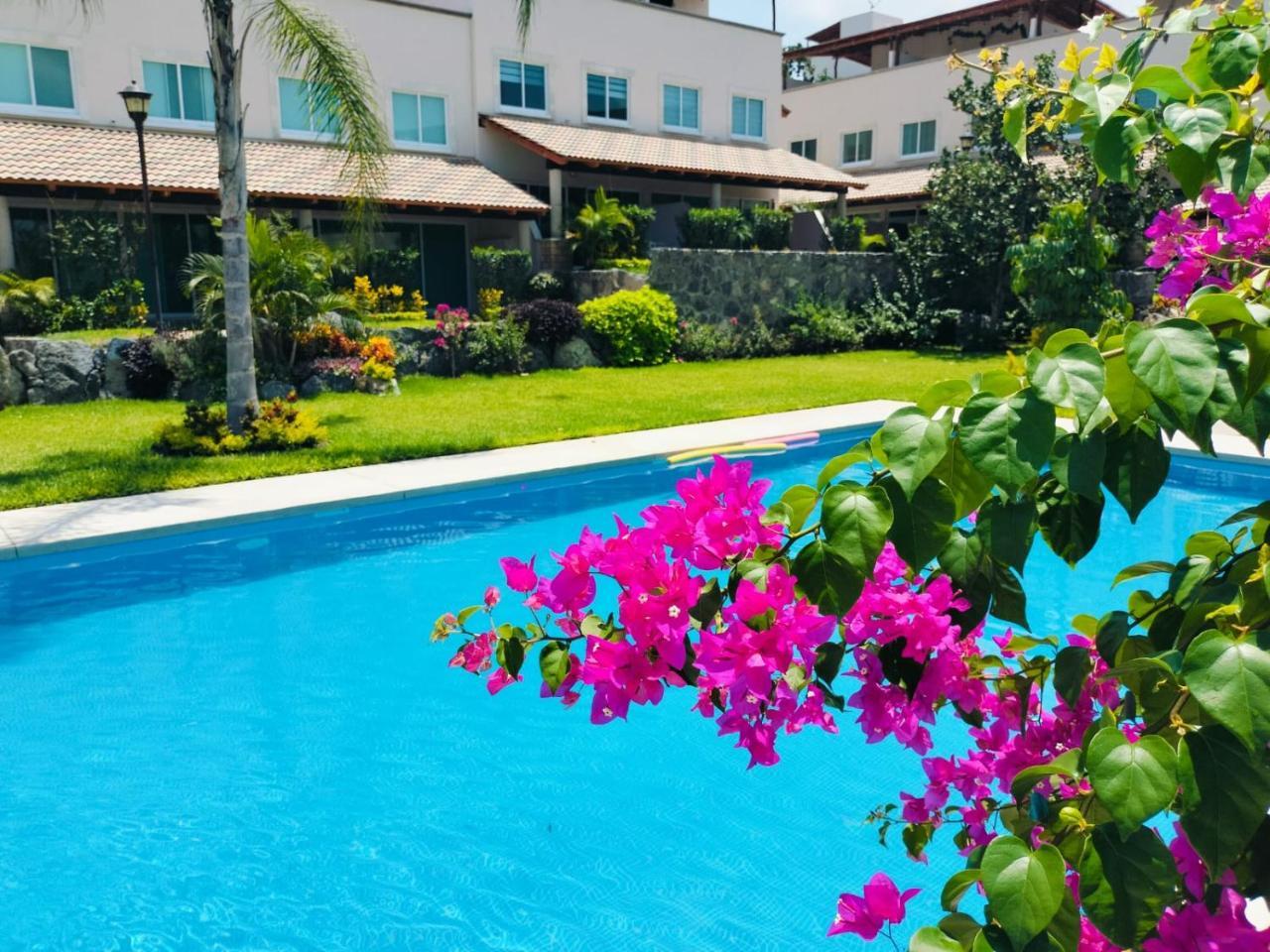 Cerca de Salones de Fiesta con Alberca AC e Internet in Xochitepec, Mexico