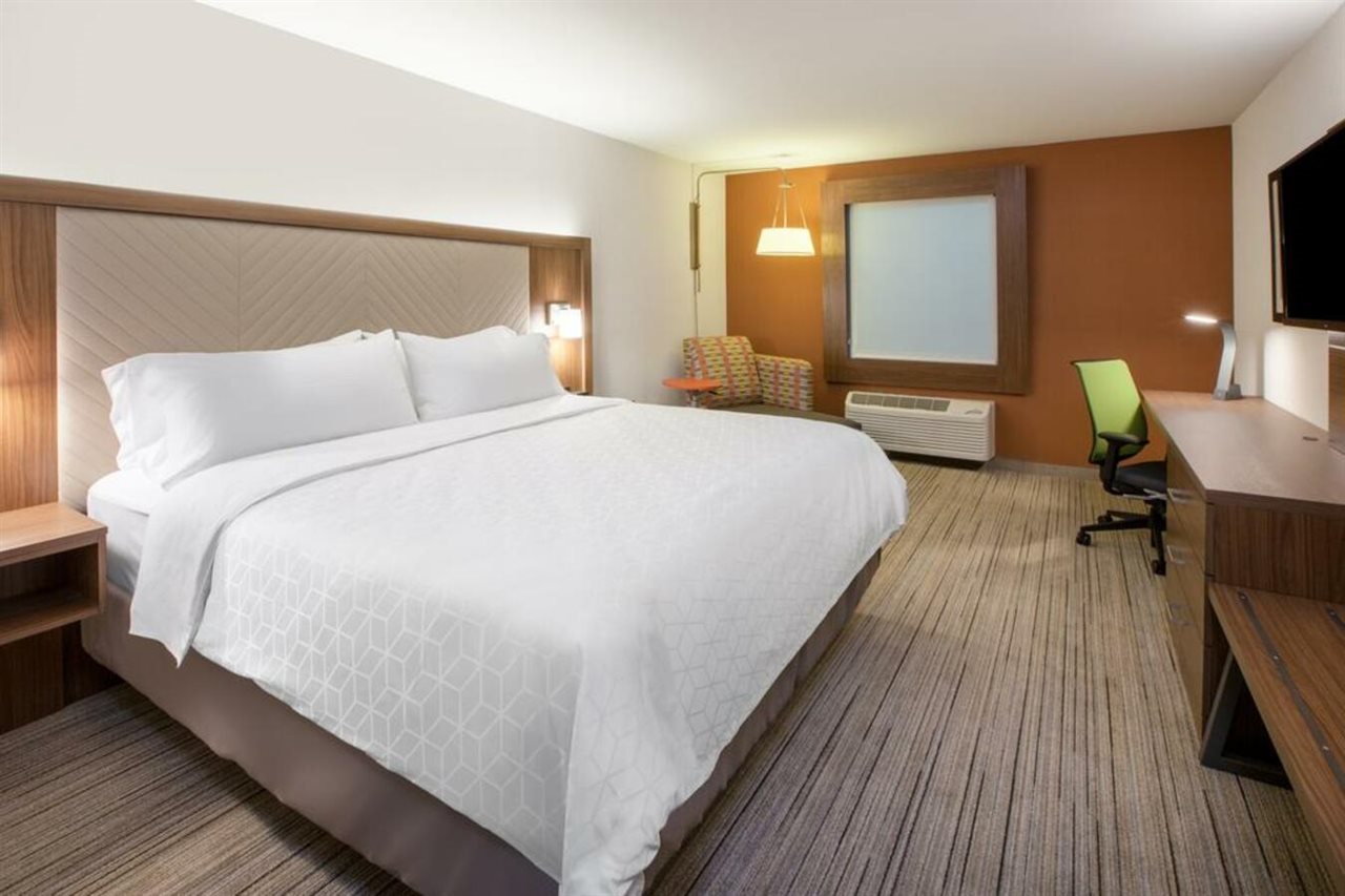 Holiday Inn Express & Suites Beloit by IHG - photo 13