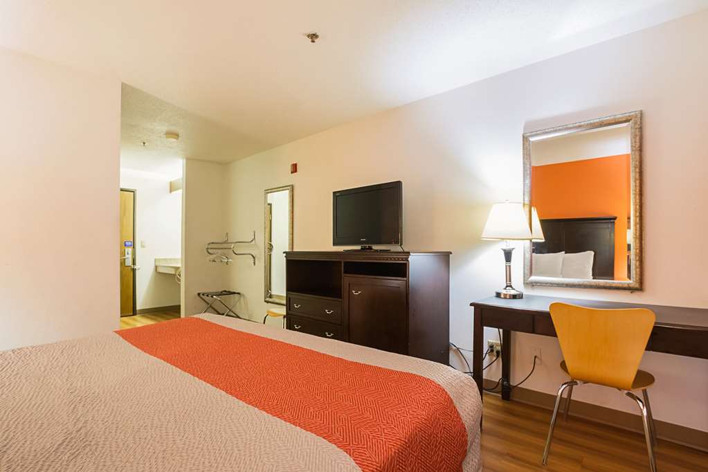 Motel 6 Waterloo IA Crossroads Mall Cedar Falls - photo 9