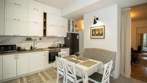 Elegant 1BR Vake Apt for 3 By Wehost