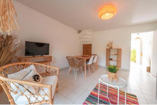 Mazet 6 a 7 pers Piscine Tahiti Park in Le Lavandou, France