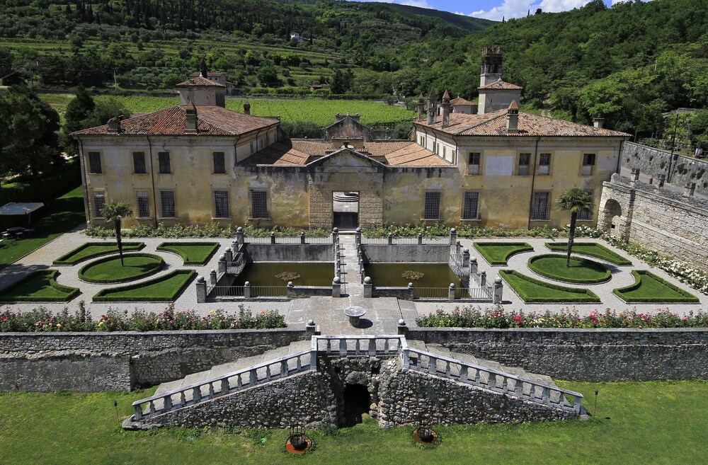 Villa Della Torre — 4-Star Luxury Hotel in Fumane, Italy