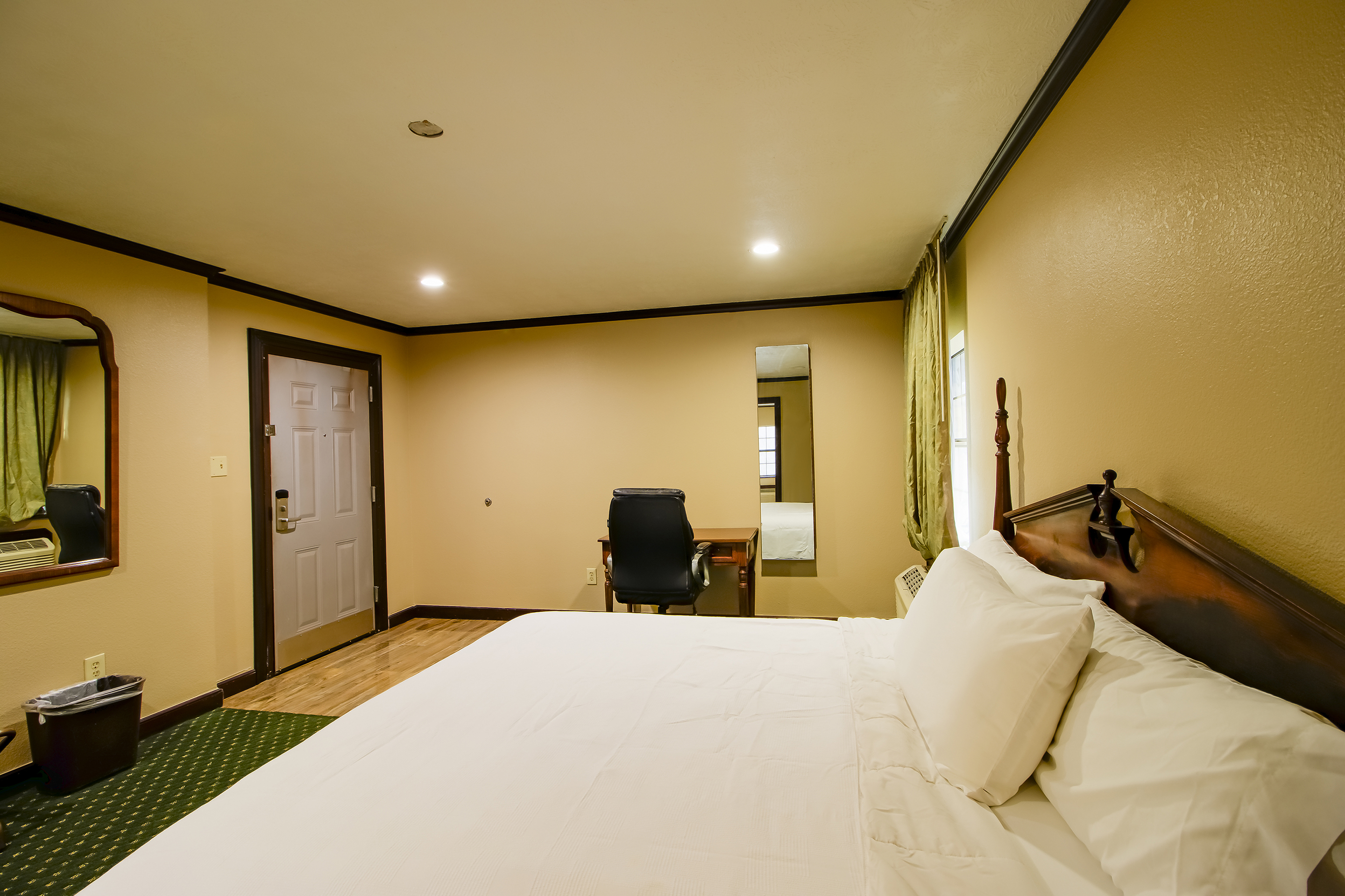 OYO Pinewood Inn & Suites Silsbee - photo 52