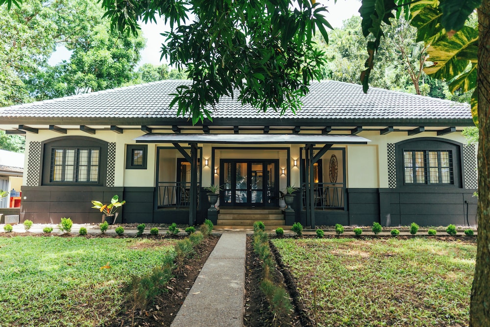 Casa Dela Tierra by Araw Residences — 4-Star Luxury Hotel in Mambajao, Philippines