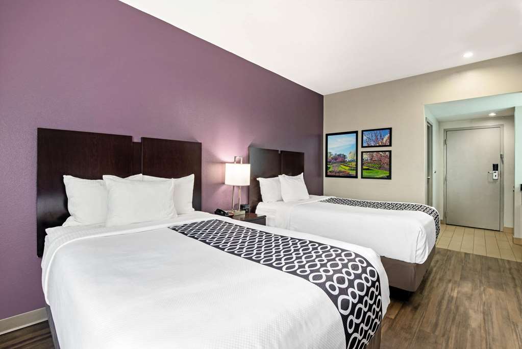 La Quinta Inn & Suites by Wyndham New Cumberland Harrisburg - photo 21