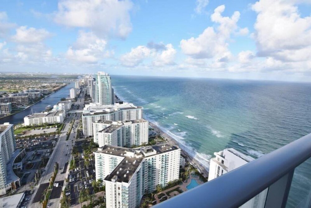 Ocean And Bay Views 1 Bed 1 Bath @ Hyde Resort - photo 19