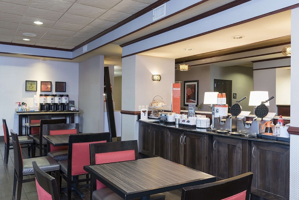 Hampton Inn Mt. Pleasant - photo 23