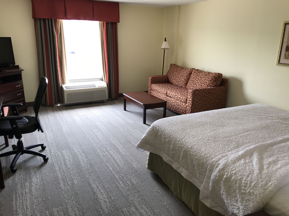 Hampton Inn & Suites Lamar - photo 25