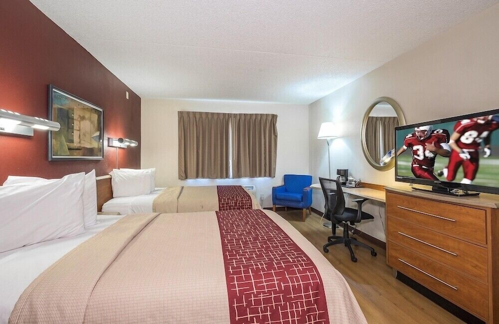 Red Roof Inn and Suites Cleveland Elyria - photo 42