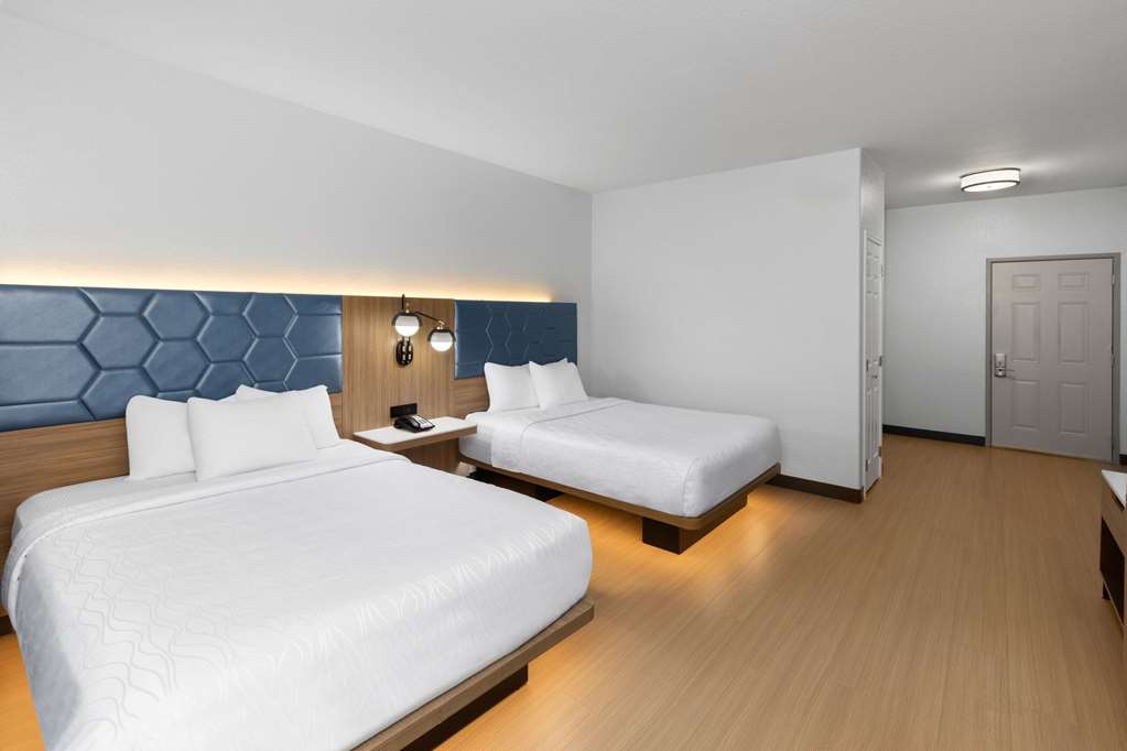 La Quinta Inn & Suites by Wyndham San Antonio Northwest - photo 34
