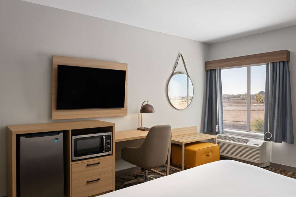 La Quinta Inn & Suites by Wyndham Yuma - photo 16