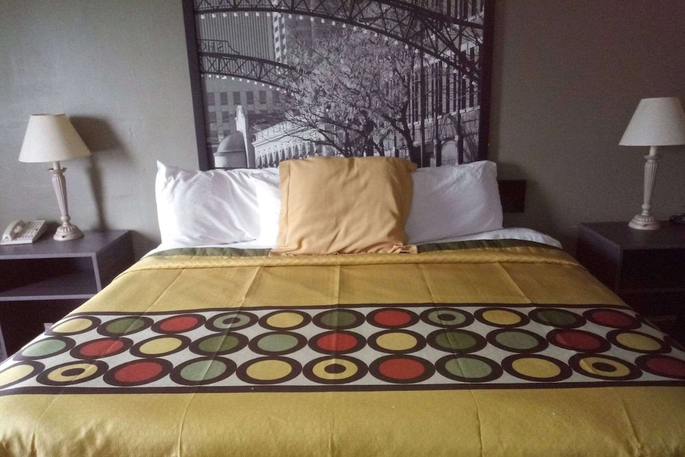 Howard Johnson Inn Cleveland Airport - photo 13