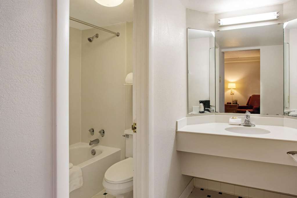 La Quinta Inn Lexington Horse Park - photo 36