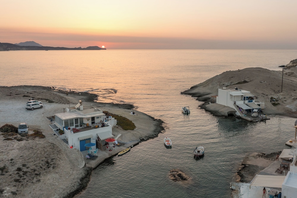 Fani Dream Suite 2&3 By Vilos Suites — 4-Star Luxury Hotel in Milos, Greece