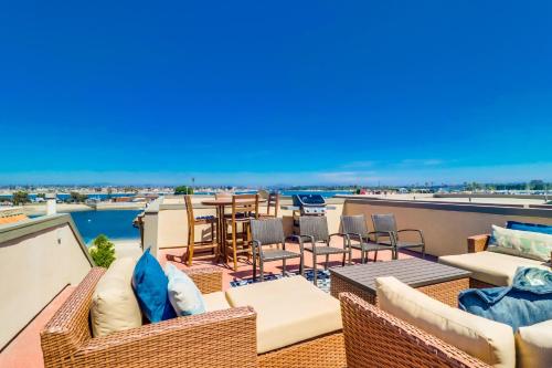 Bayfront Dream Bay Views Rooftop Patio & Garage in San Diego, United States
