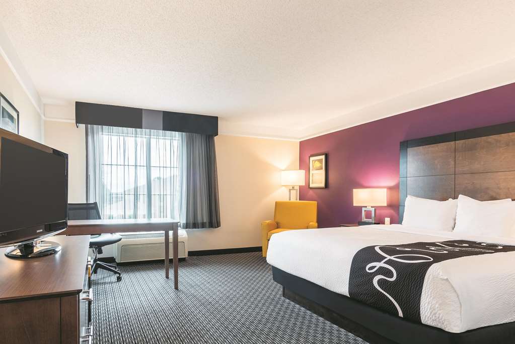 La Quinta Inn & Suites by Wyndham Shreveport Airport - photo 28