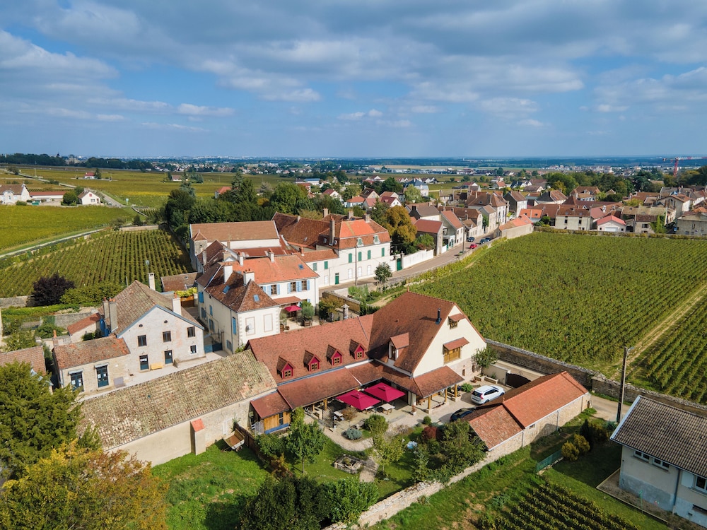 Hotel Les Deux Chevres Gevrey Chambertin — 5-Star Luxury Hotel in Gevrey-Chambertin, France