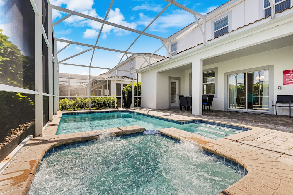 Stunning Home W private Pool Minutes From Disney — 4-Star Luxury Hotel in Davenport, United States