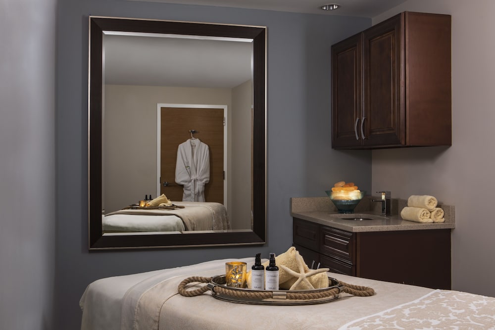 Hutchinson Shores Resort & Spa - photo 29
