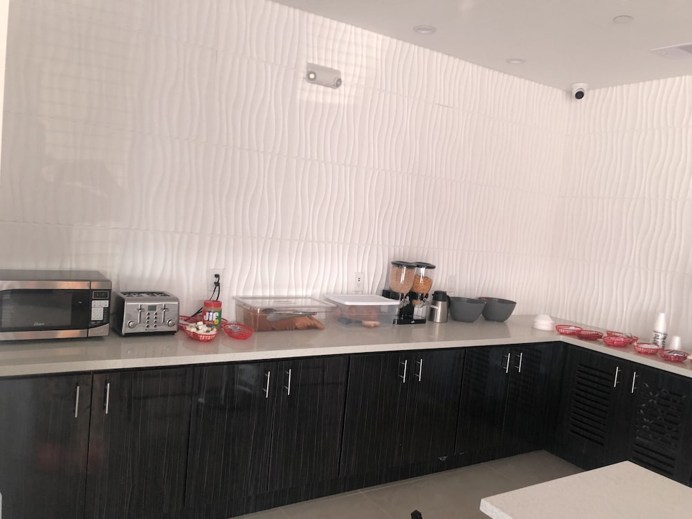Budget Host Inn and Suites - photo 32