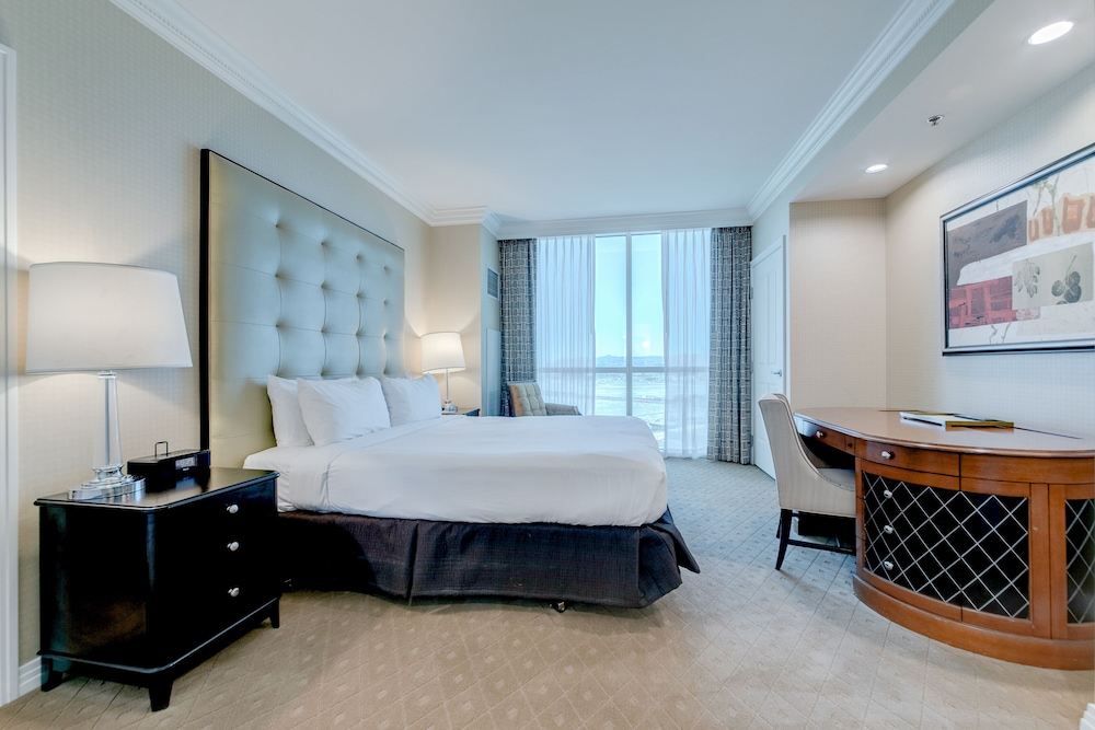 StripViewSuites at Signature - photo 5