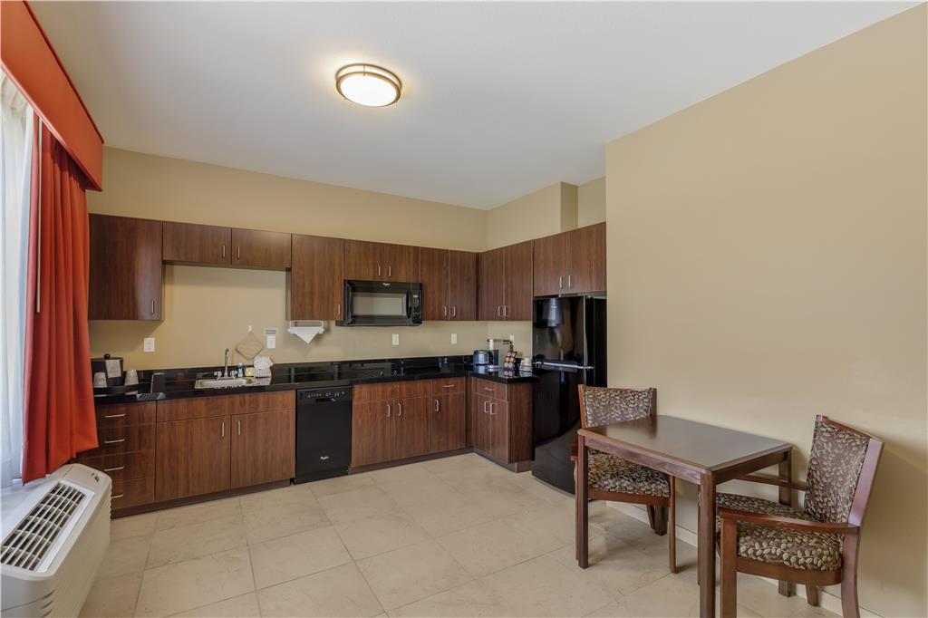 Best Western Plus Hudson Hotel & Suites - photo 13