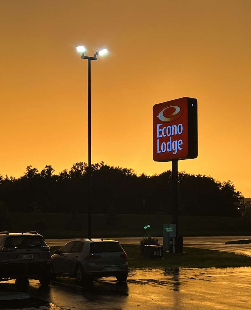 Econo Lodge Wausau Rothschild - photo 5