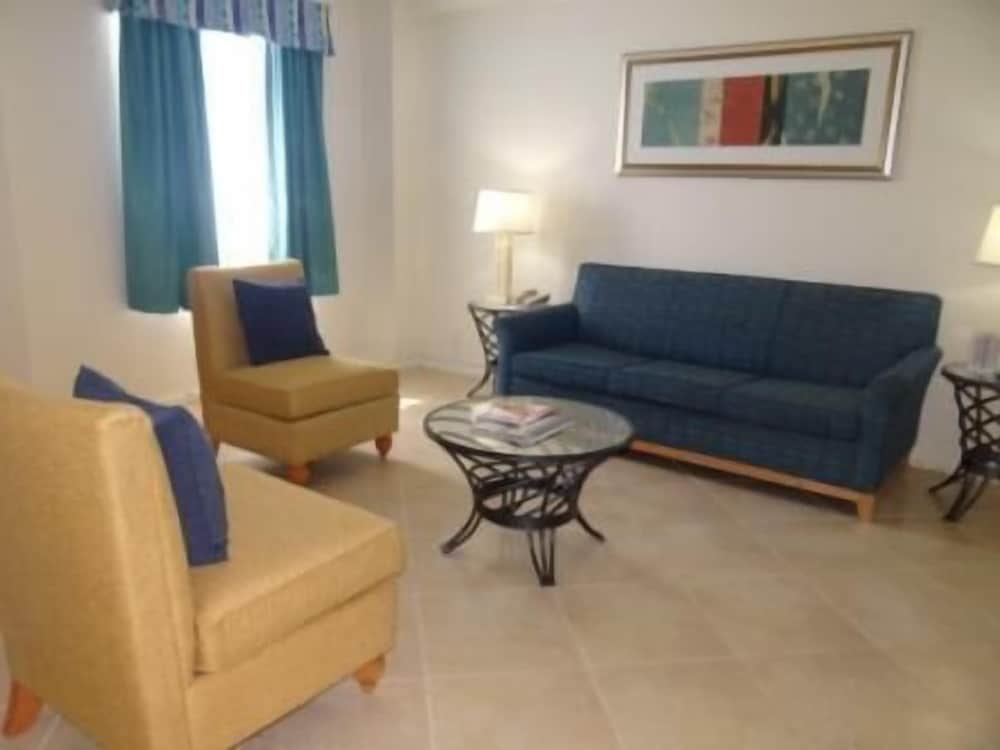 Hollywood Beach Resort two Bedrooms Sleeps 6 - photo 15