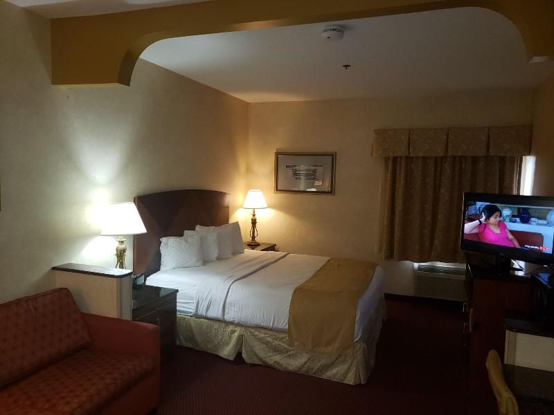 A Victory Suites Warren — Warren