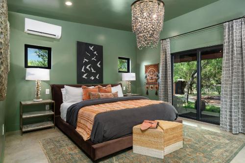 Juniper at Ololo Fire Pit Fireplace in Fredericksburg, United States