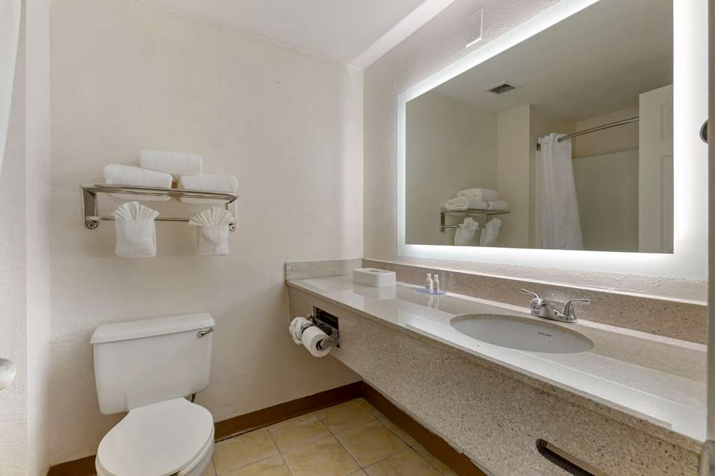Suburban Studios Raleigh North - photo 20