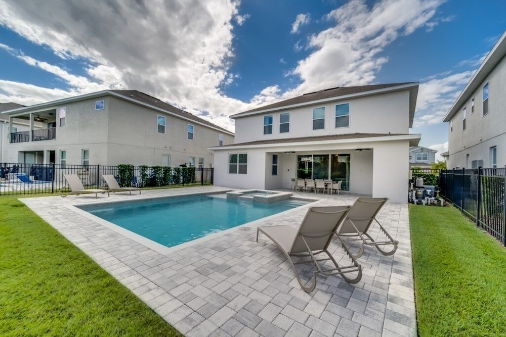 Brand New Encore Resort 5 Bed Resort Home 5 Bedroom Villa - photo 35