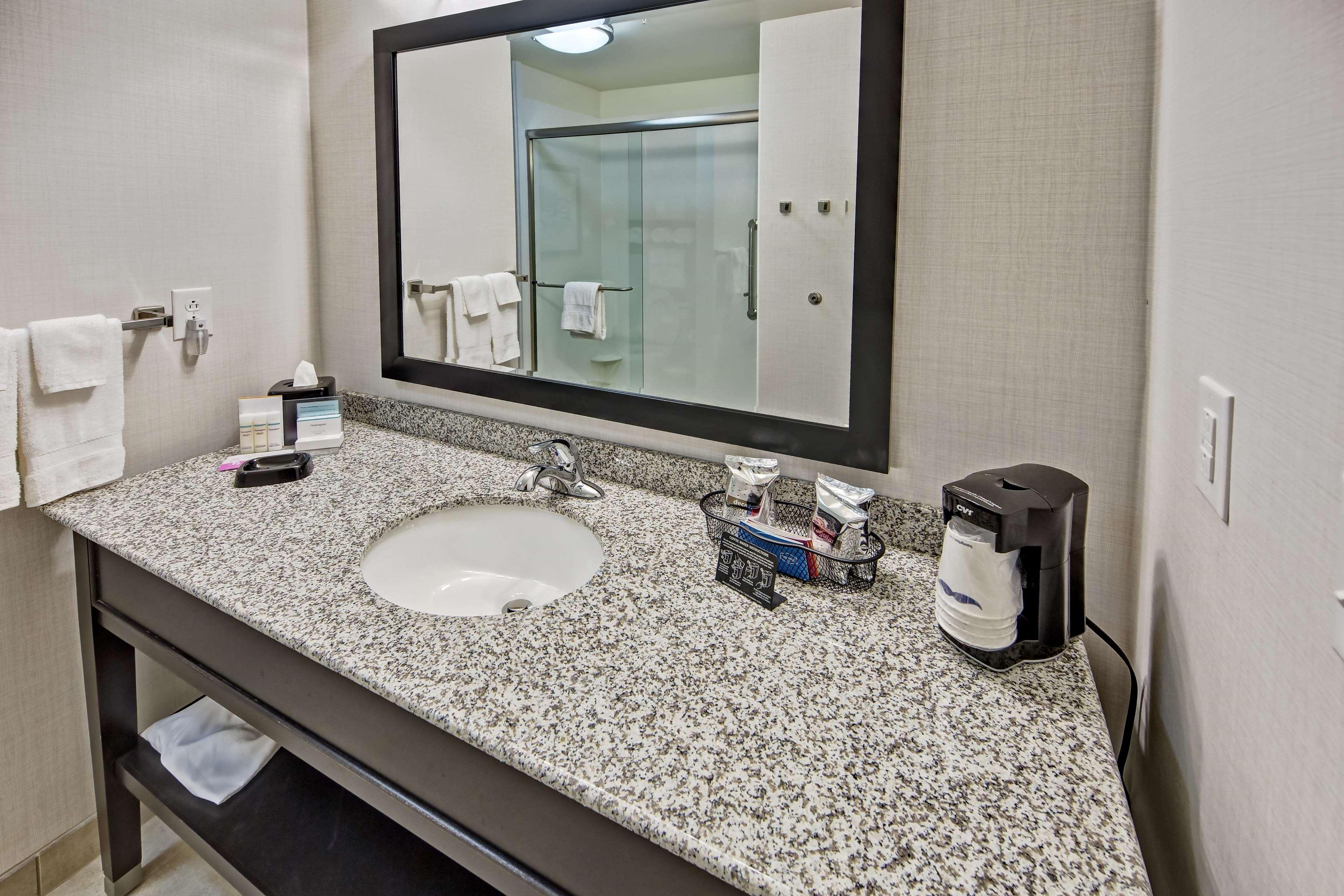 Hampton Inn Indianola - photo 17
