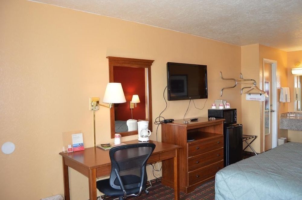 Ramada Elk City - photo 9