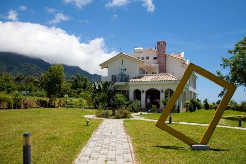 Coastline Azure B&B — 4-Star Luxury Hotel in Taitung, Republic of China Taiwan