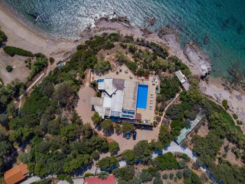 Black Diamond Beachfront Pool Villa Pasithea in Sounio Athens — 4-Star Luxury Hotel in Lavrio, Greece