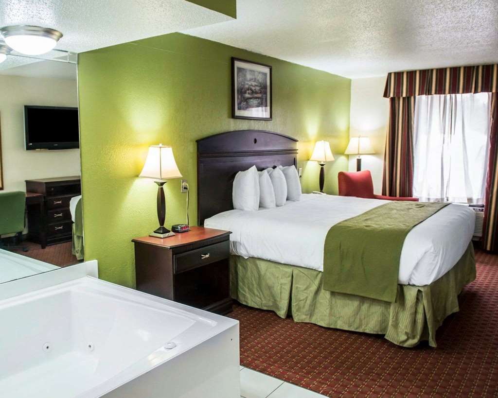 Quality Inn Chipley I 10 at Exit 120 - photo 21