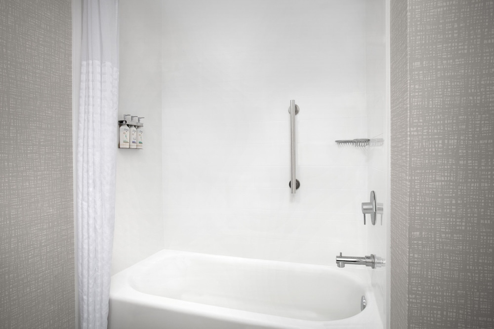 Holiday Inn Express Hotel & Suites DFW West Hurst by IHG - photo 2