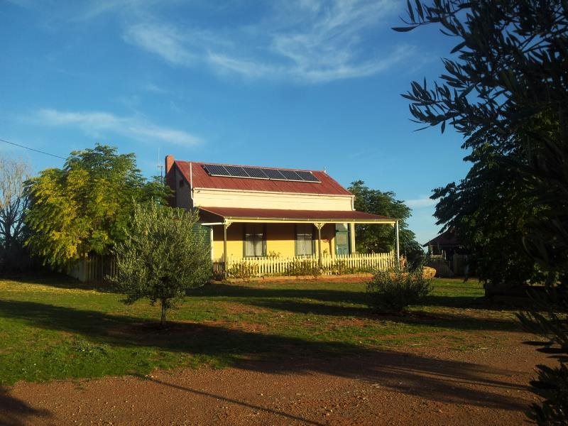 Gum Paddock Country Cottage — 4-Star Luxury Hotel in Broken Hill, Australia